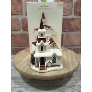 2008 Hallmark Keepsake Countryside Church Candlelight Service No Light Included